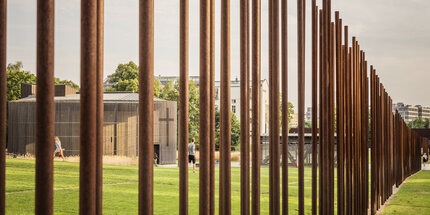 Grenzpfähle an der Berliner Mauer Gedenkstätte