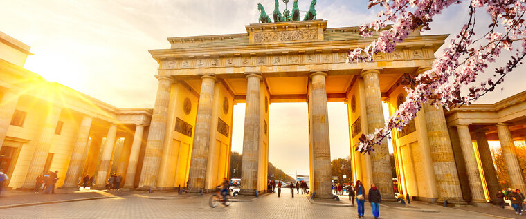 Brandenburger Tor in Berlin im Frühling