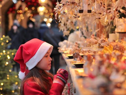 A girl at the Christmas market 