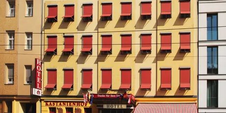 Hotelfassade und Eingang