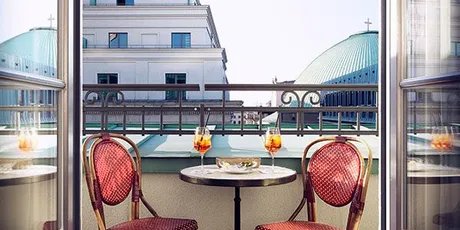 Zimmer mit Balkon