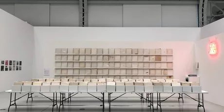 Akademie der Künste: We Buy White Albums von Rutherford Chang