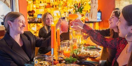 Amrit Restaurant – Weihnachtliches Anstoßen mit Cocktails