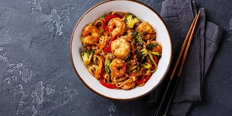 Udon stir-fry noodles with shrimp in bowl