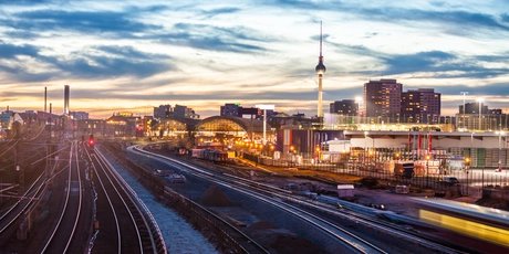 Skyline Berlin mit Bahnhof Alexanderplatz