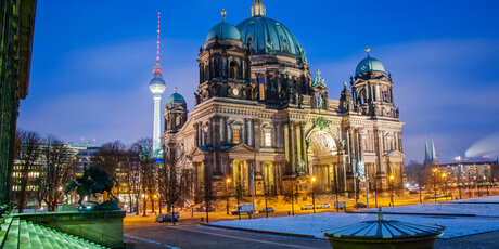 Berlin Dom und Fernsehturm im Winter
