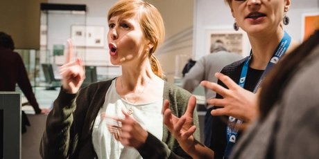 Menschen mit Hörbehinderungen im Deutschen Historischen Museum