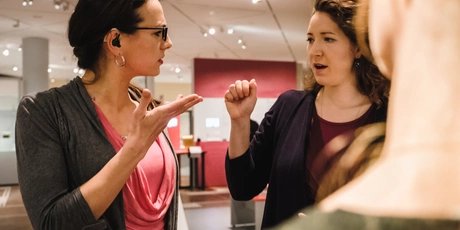 Menschen mit Hörbehinderungen im Deutschen Historischen Museum