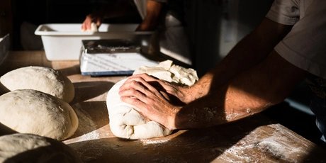 Backen im Domberger Brot-Werk