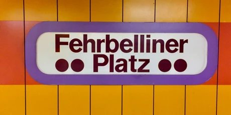 Schild U-Bahnhof Fehrbelliner Platz