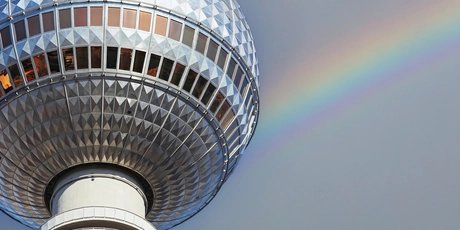 Fernsehturm mit Regenbogen