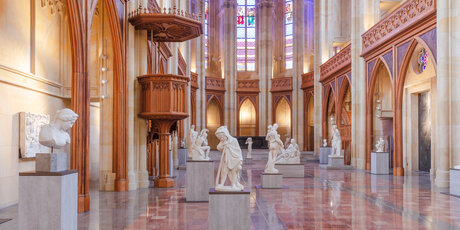 Mostra di sculture nella chiesa di Friedrichswerder a Berlino