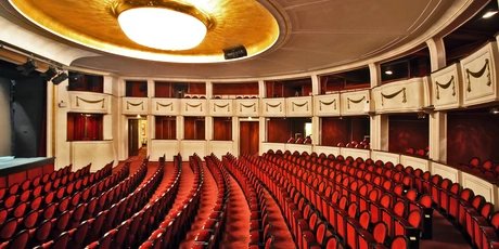 Teatro y comedia en la Kurfürstendamm