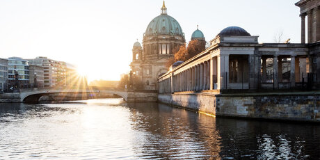 Isla de los museos de Berlín en otoño