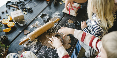 Children bake for Christmas