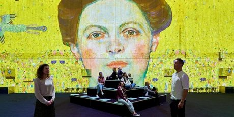 Klimts Kuss - Spiel mit dem Feuer, immersive Ausstellung
