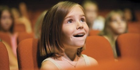 Mädchen im Theater