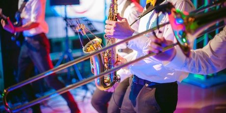 Music performance of a band 