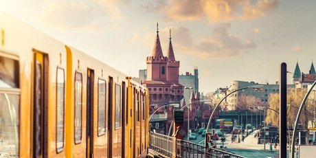 U-Bahn auf der Oberbaumbrücke in Berlin