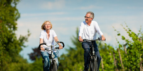 Ehepaar auf einer Fahrradtour