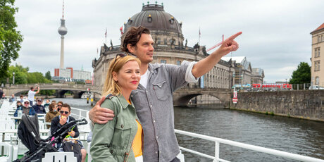 Un couple lors d'une excursion en bateau avec Reederei Winkler à Berlin