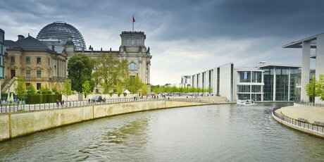 Reichstag and Gouvernment buildings in Berlin 