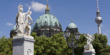 Blick von der Schlossbrücke auf den Berliner Dom