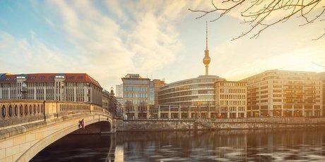 Friedrichsbrücke mit Spree und Fernsehturm