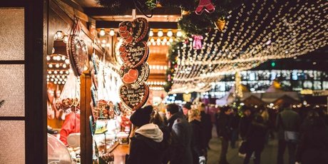 Weihnachtsmarktbesucher am Alexanderplatz