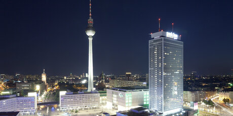 Blick auf den Alexanderplatz und Park Inn Hotel