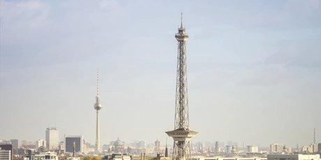 Funkturm und Fernsehturm im Herbst