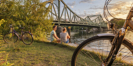 Berlin mit dem Fahrrad an der Glienicker Brücke