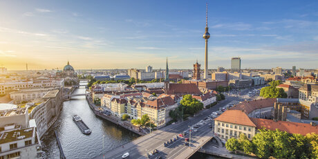Berlin Skyline bei Sonnenuntergang