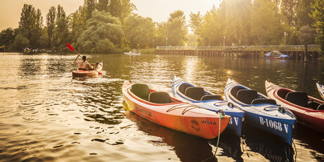 Kayaks auf dem Rummelsburger See