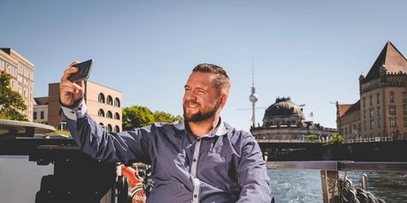 Voyager sans barrières à Berlin : Visites guidées pour les personnes à pied, les malentendants et les malvoyants