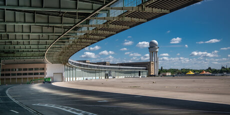 Ehemaliger Flughafen Tempelhof: Vorplatz