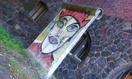 Berliner Mauer mit Original-Graffiti von Kiddy Citny im Märkischen Museum