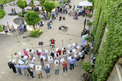 Chor singt im Körnerpark bei der Fête de la Musique 2022