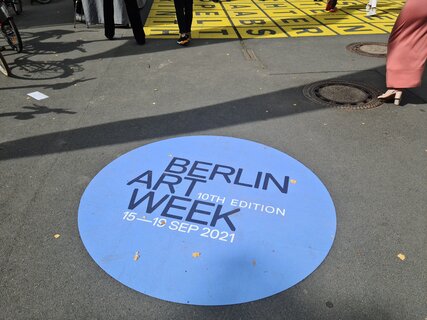 Berlin Art Week: Logo vor der Berlinischen Galerie