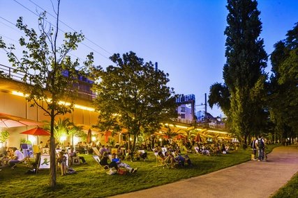 People near a restaurant in James Simon Park