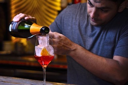 Aperol einschenken