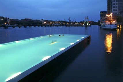 Badeschiff in der Spree