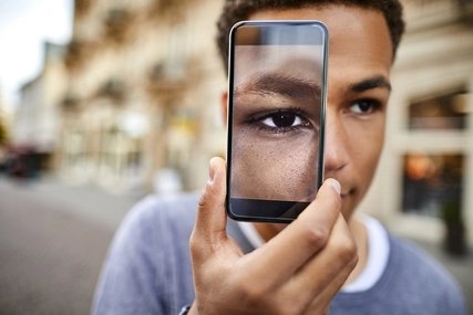 Show eye through mobile phone