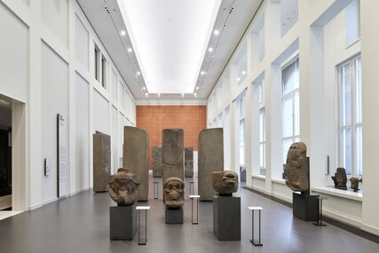 Área de exposición "Mesoamérica. Juego de pelota, pirámides, dioses" del Museo Etnológico en el Foro Humboldt de Berlín