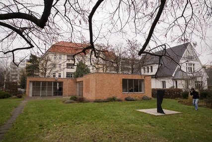 Der Garten am Mies van der Rohe Haus in Berlin