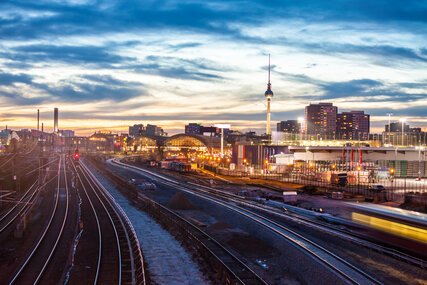 Skyline Berlin mit Bahnhof Alexanderplatz