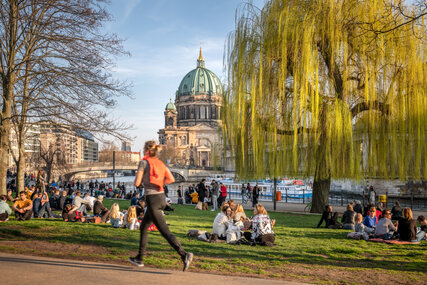 Jogging by the Berlin Cathedral in spring