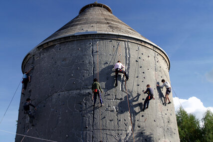Climbing tower on the RAW site