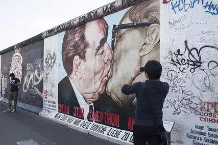 Dimitri Vrubel "Mein Gott hilf mir, diese tödliche Liebe zu überleben" City Circle - Berlin Wall Tour -