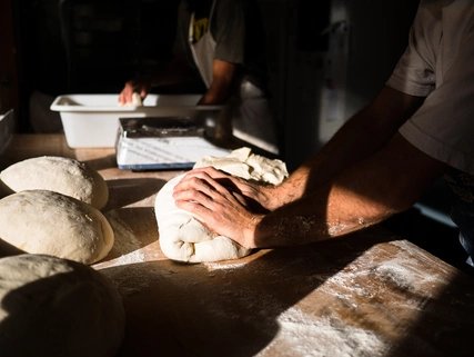 Backen im Domberger Brot-Werk Backen im Domberger Brot-Werk